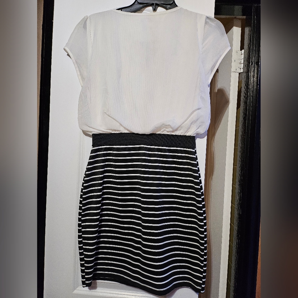 Junior's Midi length formal dress - Picture 4 of 5